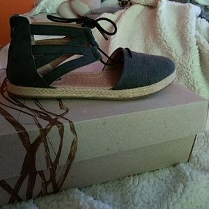 closed toe sandals/flats ? I